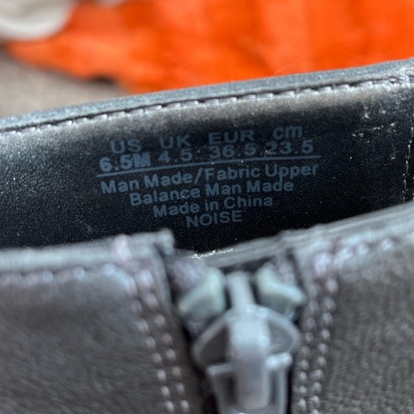 🦋 Life Stride Flex Dark Gray Wedge Booties, size 6.5M - Picture 6 of 7